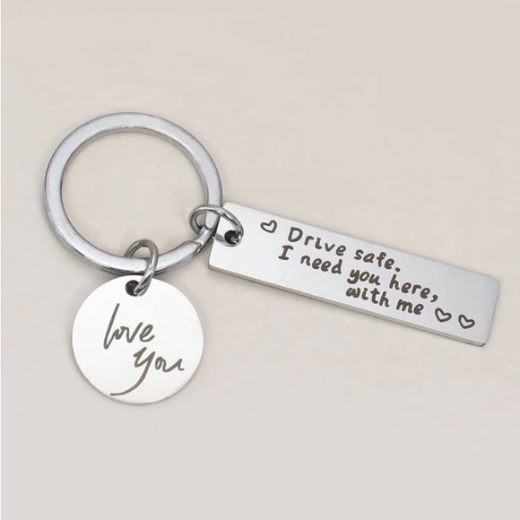 Keychain with the saying “Drive safe I need you here with me” - Picture 2 of 3